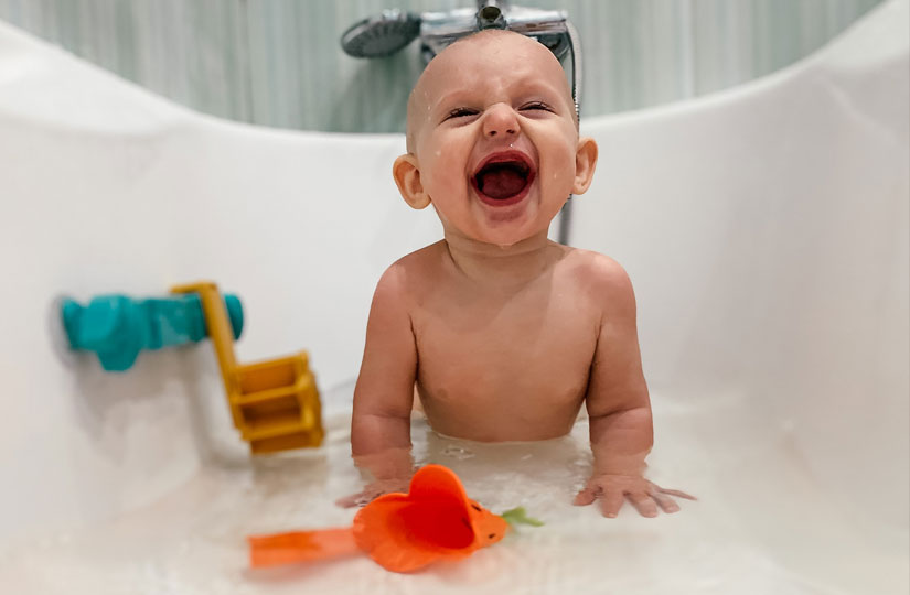 Что делать, если ребенок боится купаться в ванной: 7 советов для родителей