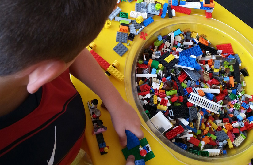 Развитие мозга и социальных навыков. Всё о пользе легендарного конструктора  LEGO — статья на ТЧК